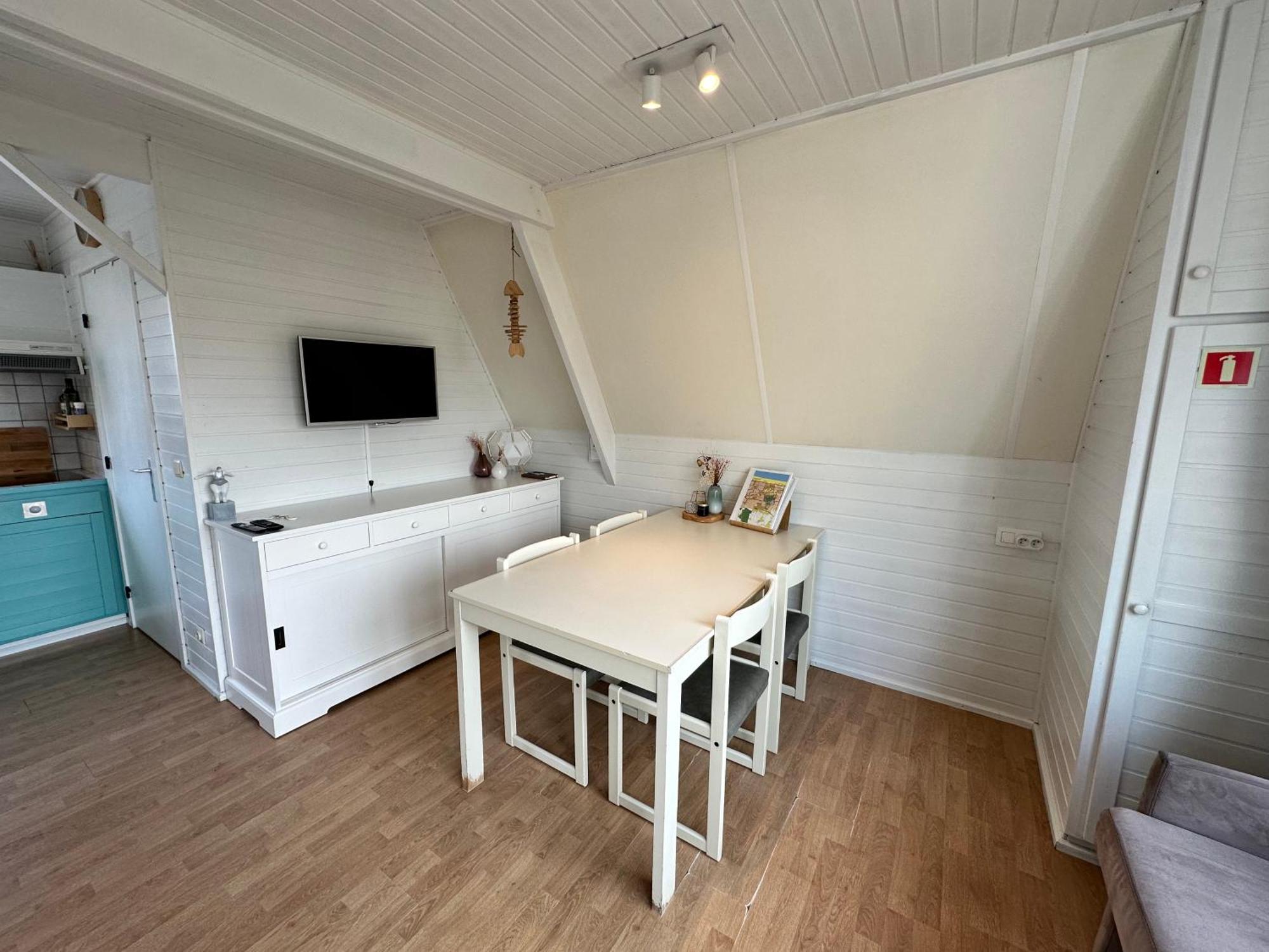 Gezellige Chalet In Nieuwpoort - Opkuis Inbegrepen In De Prijs オーストダインケルケ エクステリア 写真