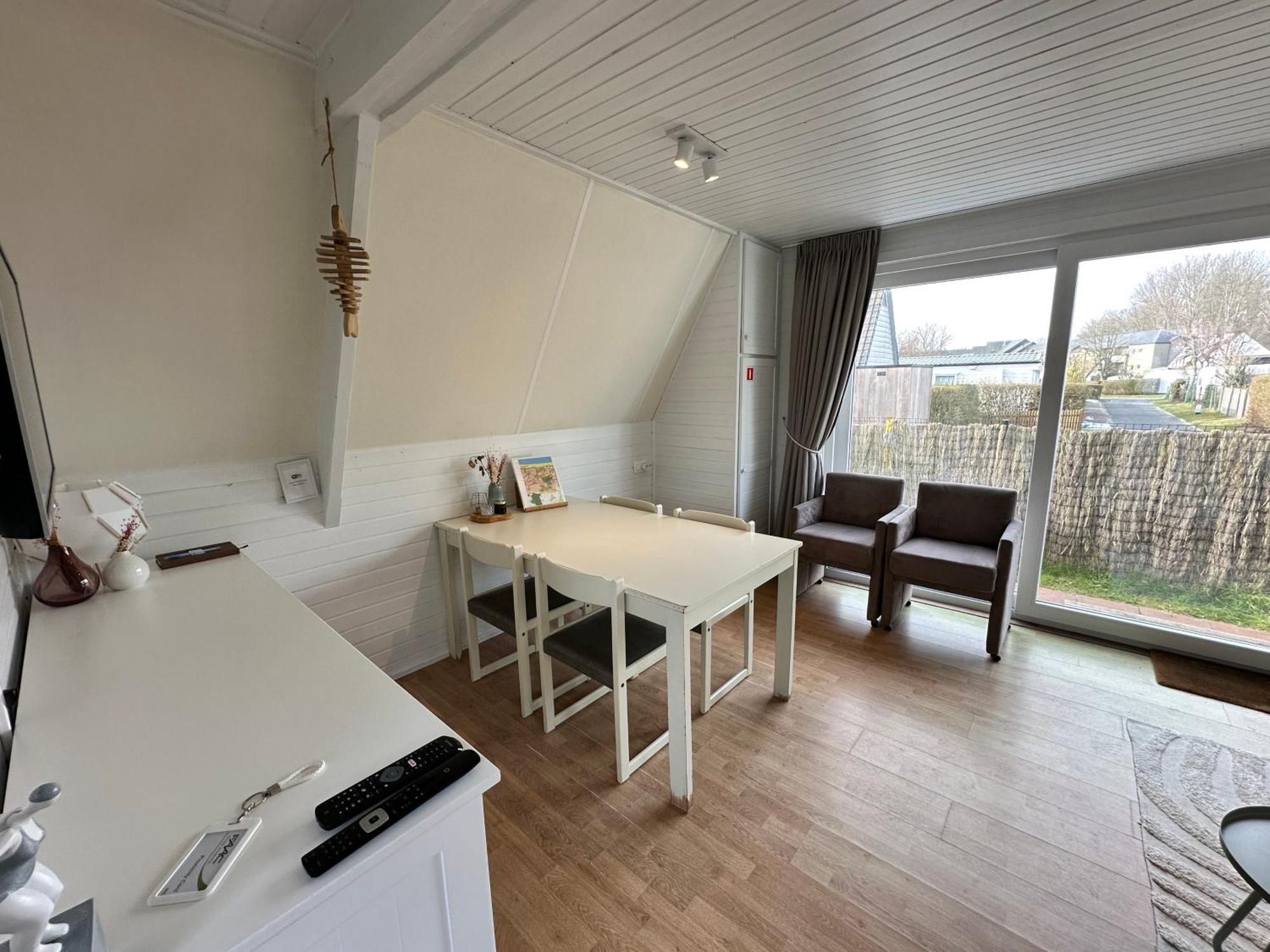 Gezellige Chalet In Nieuwpoort - Opkuis Inbegrepen In De Prijs オーストダインケルケ エクステリア 写真