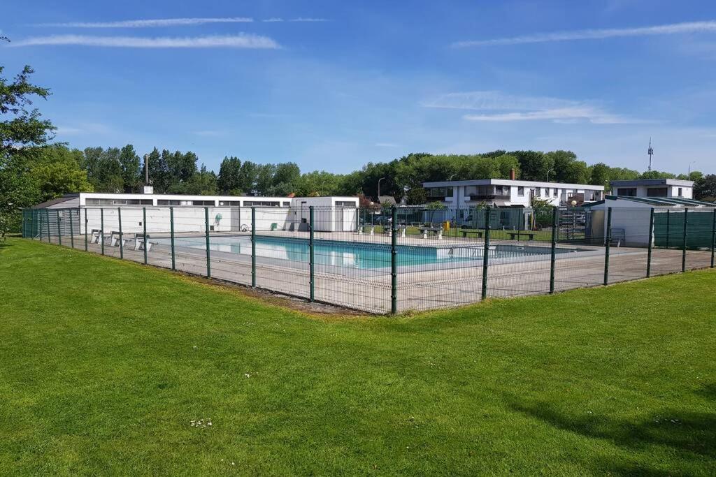 Gezellige Chalet In Nieuwpoort - Opkuis Inbegrepen In De Prijs オーストダインケルケ エクステリア 写真