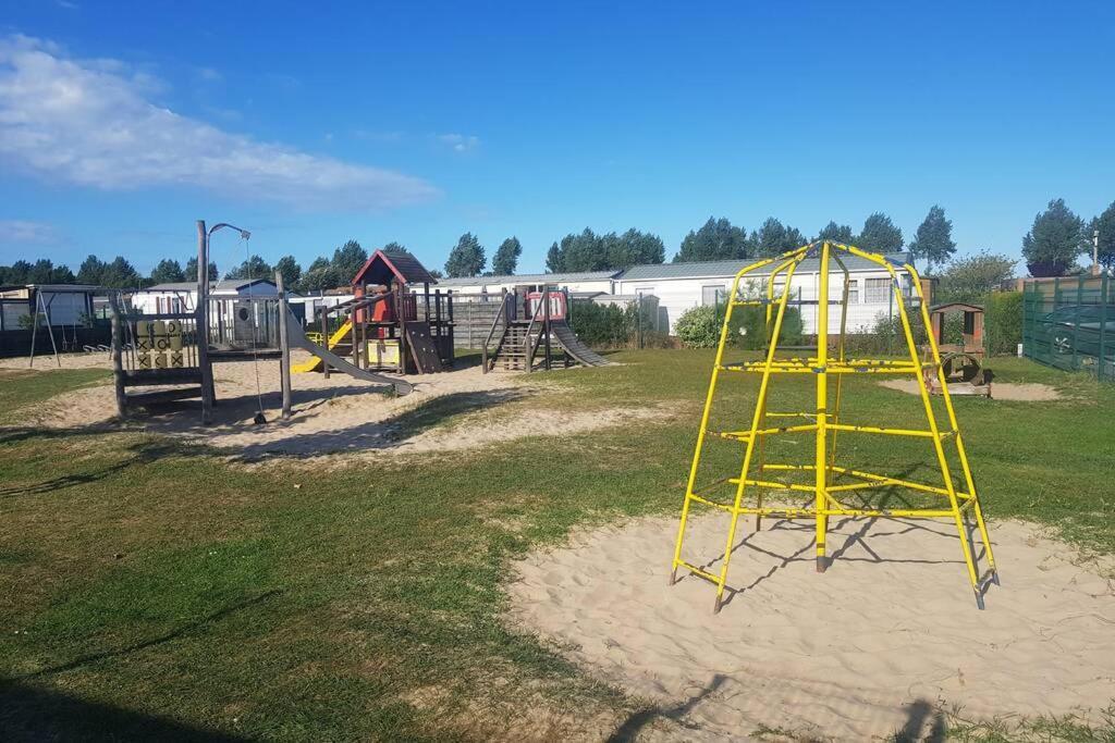 Gezellige Chalet In Nieuwpoort - Opkuis Inbegrepen In De Prijs オーストダインケルケ エクステリア 写真