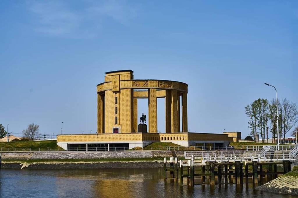 Gezellige Chalet In Nieuwpoort - Opkuis Inbegrepen In De Prijs オーストダインケルケ エクステリア 写真